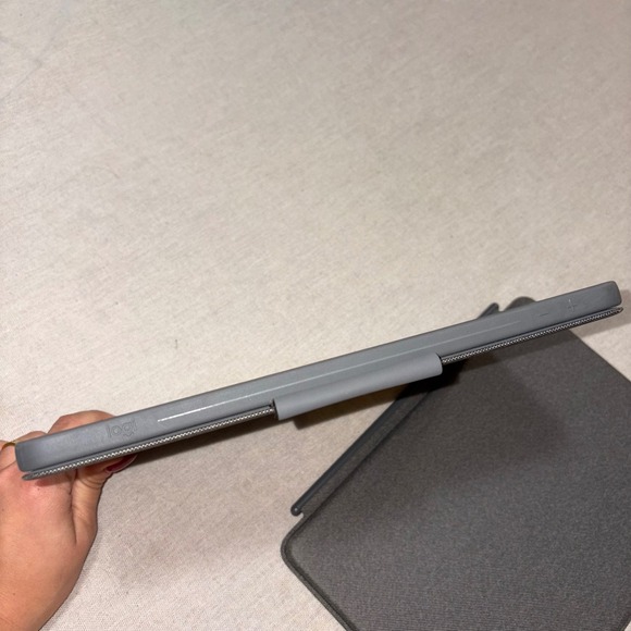 Logitech Combo Touch iPad Keyboard Case Oxford Grey Trackpad Smart Connector - Picture 7 of 8